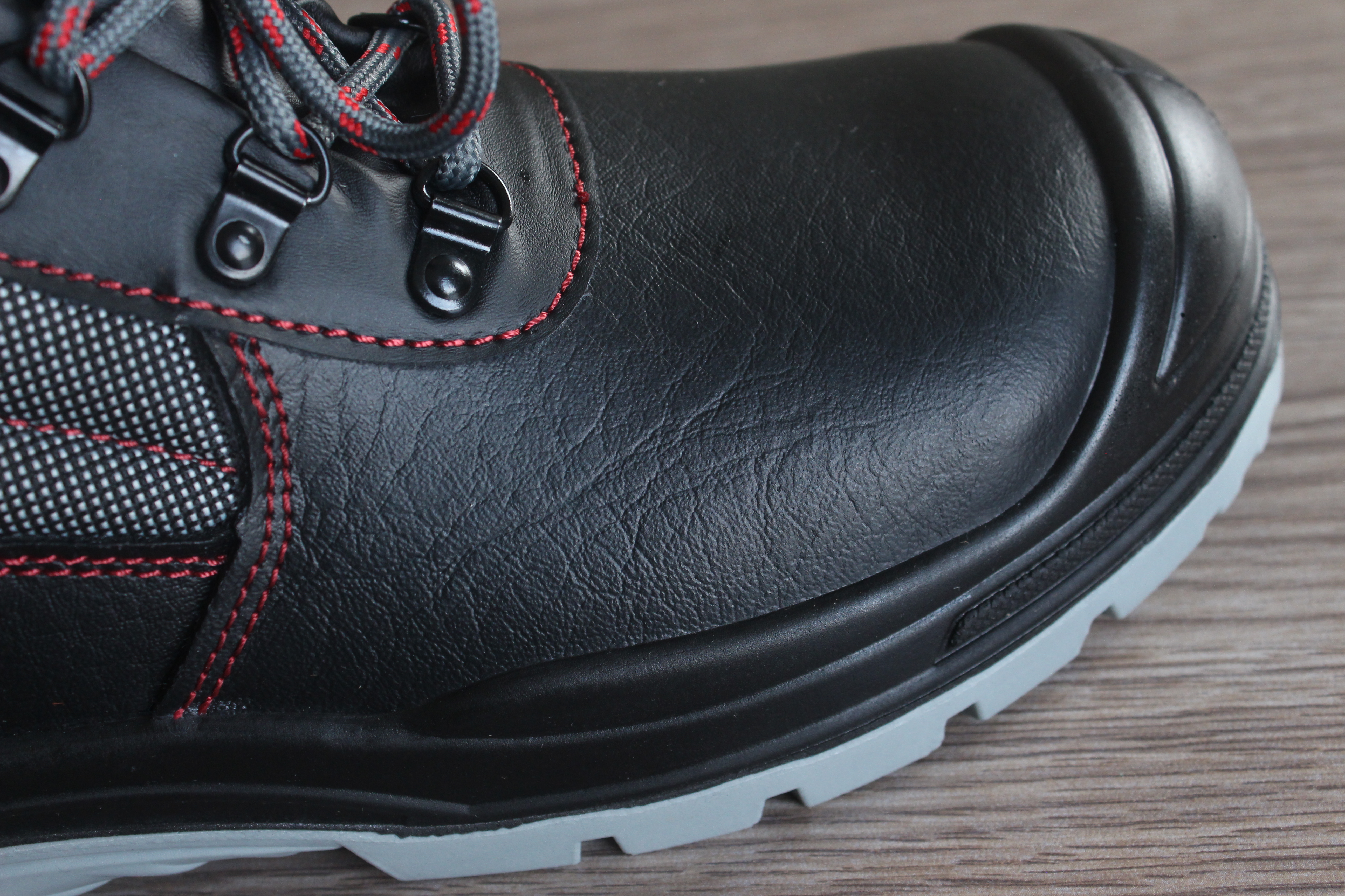 China Factory Waterproof Slip Resistant Anti-static Safety Boots Genuine Leather Upper Steel Toe Work Shoes