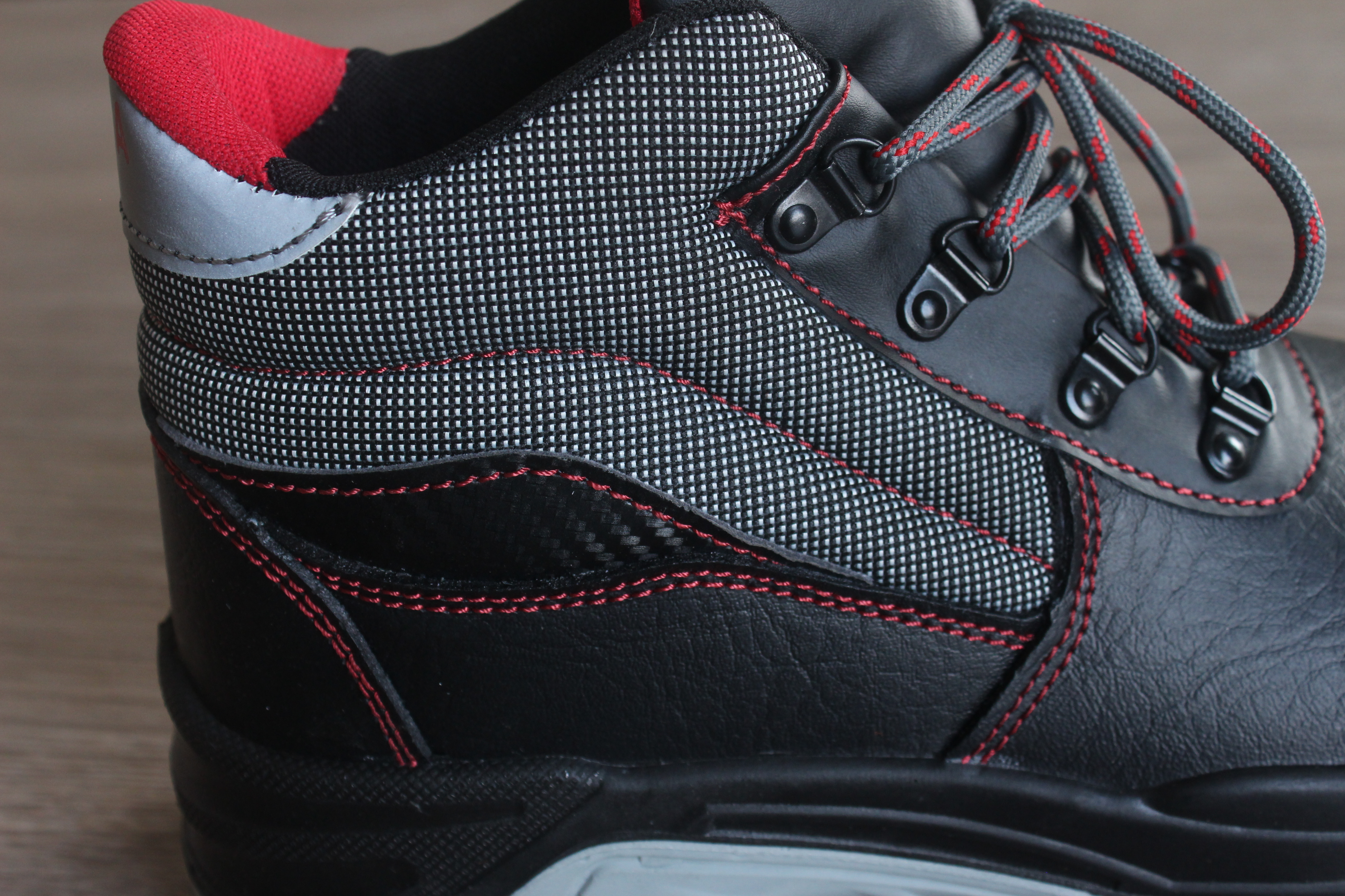 China Factory Waterproof Slip Resistant Anti-static Safety Boots Genuine Leather Upper Steel Toe Work Shoes