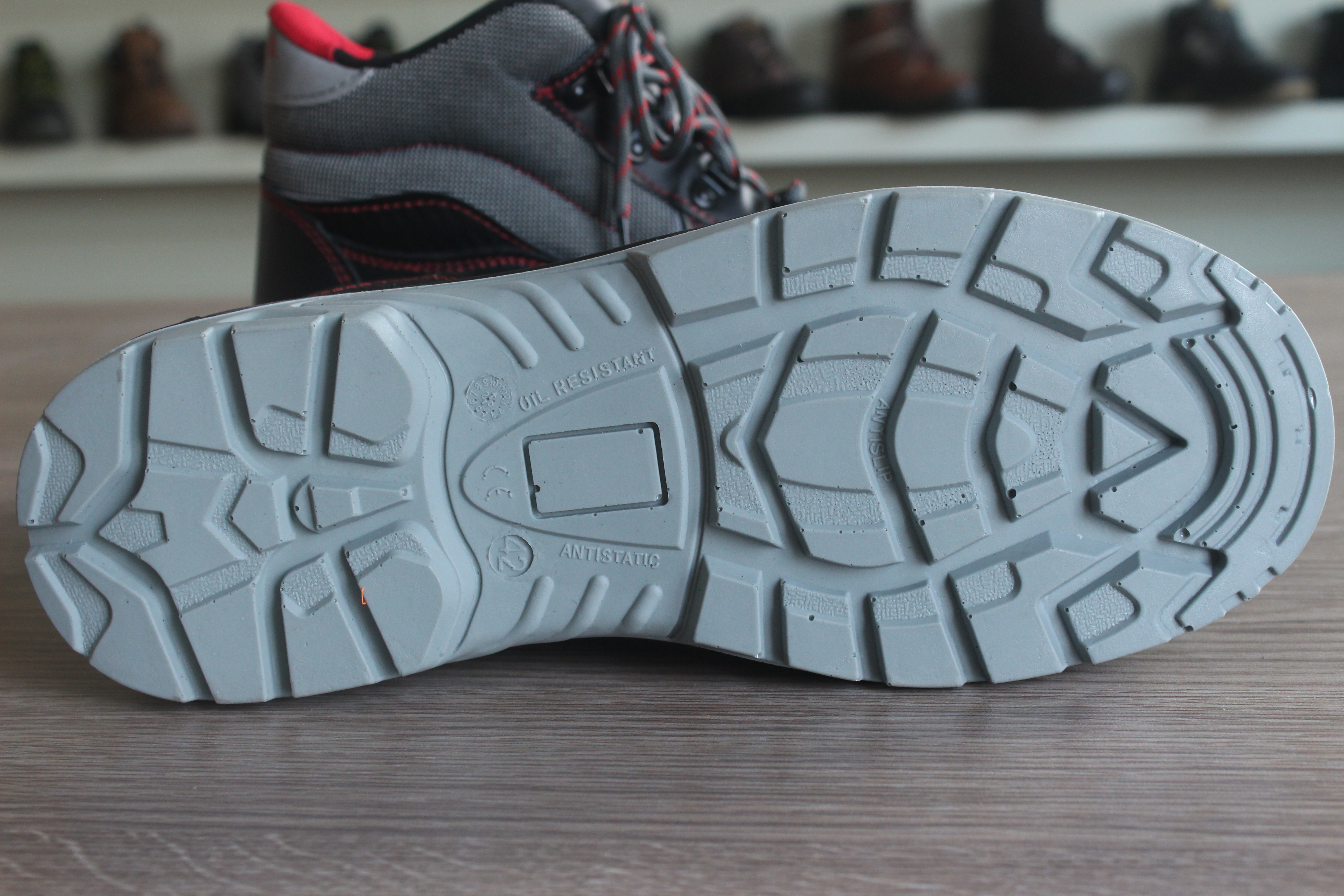 China Factory Waterproof Slip Resistant Anti-static Safety Boots Genuine Leather Upper Steel Toe Work Shoes