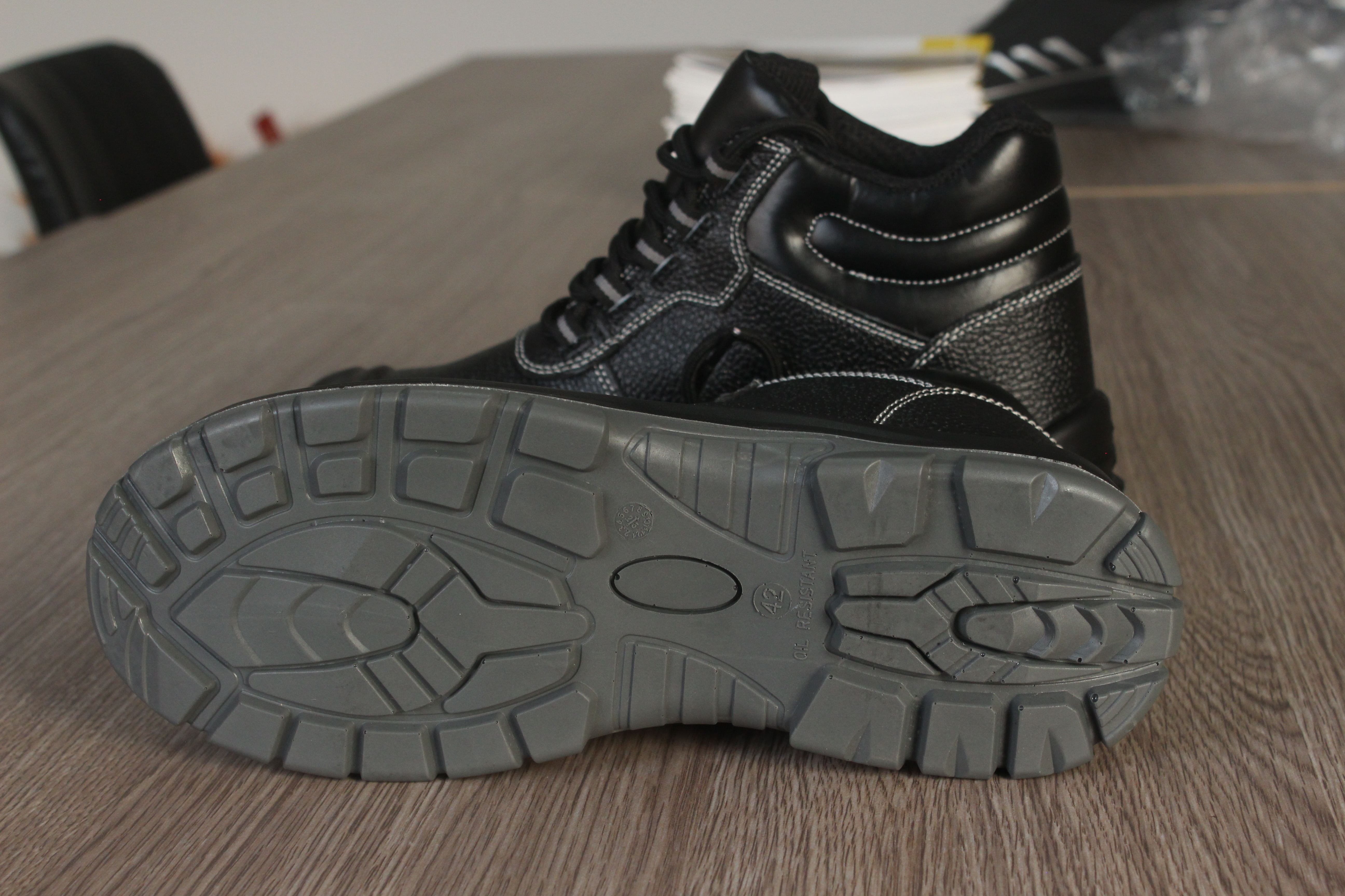 Durable Overprotection Premium Safety Features Multi-Functional Factory Use All Season Unisex Work Safety Boots with Steel Toe