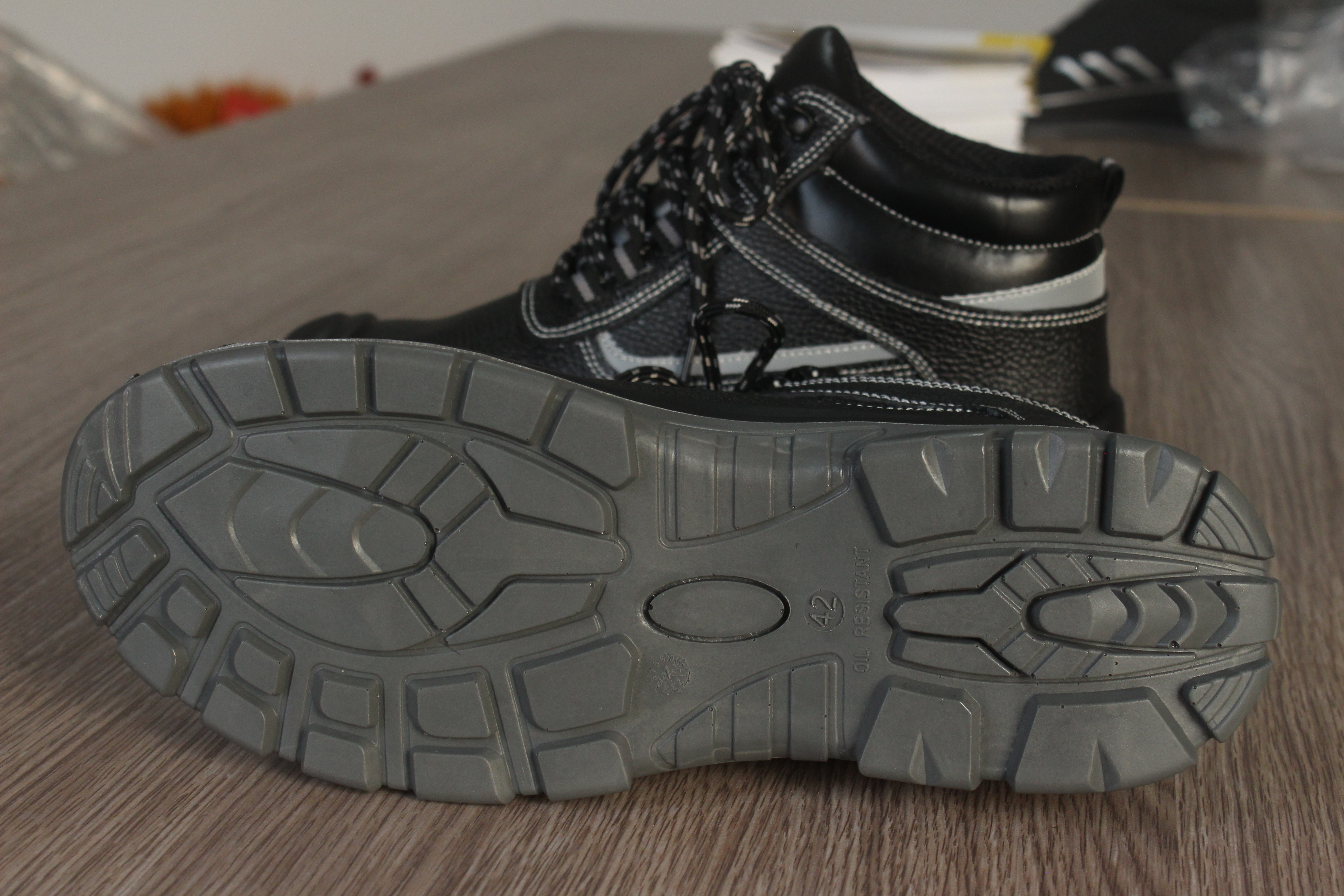 Customizable Safety Work Boots Wear-Resistant Anti-Smash Anti-Puncture Anti-Slip Steel Toe for Factory Workers All Seasons