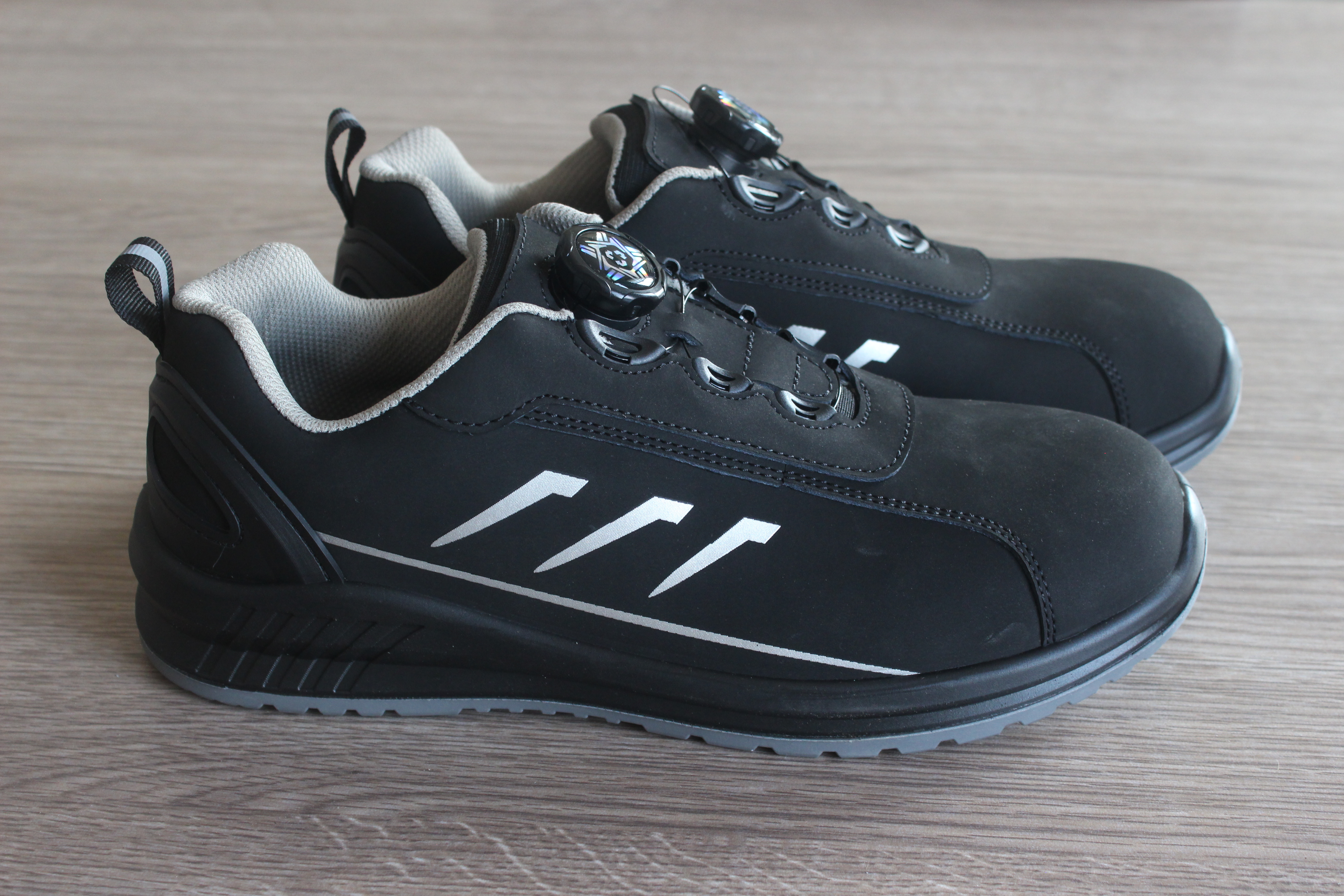 Employee Safety Boots & Shoes Winter Factory Use S3 Anti-Slip Waterproof Leather Steel Toe Quick Lace Rotating Button