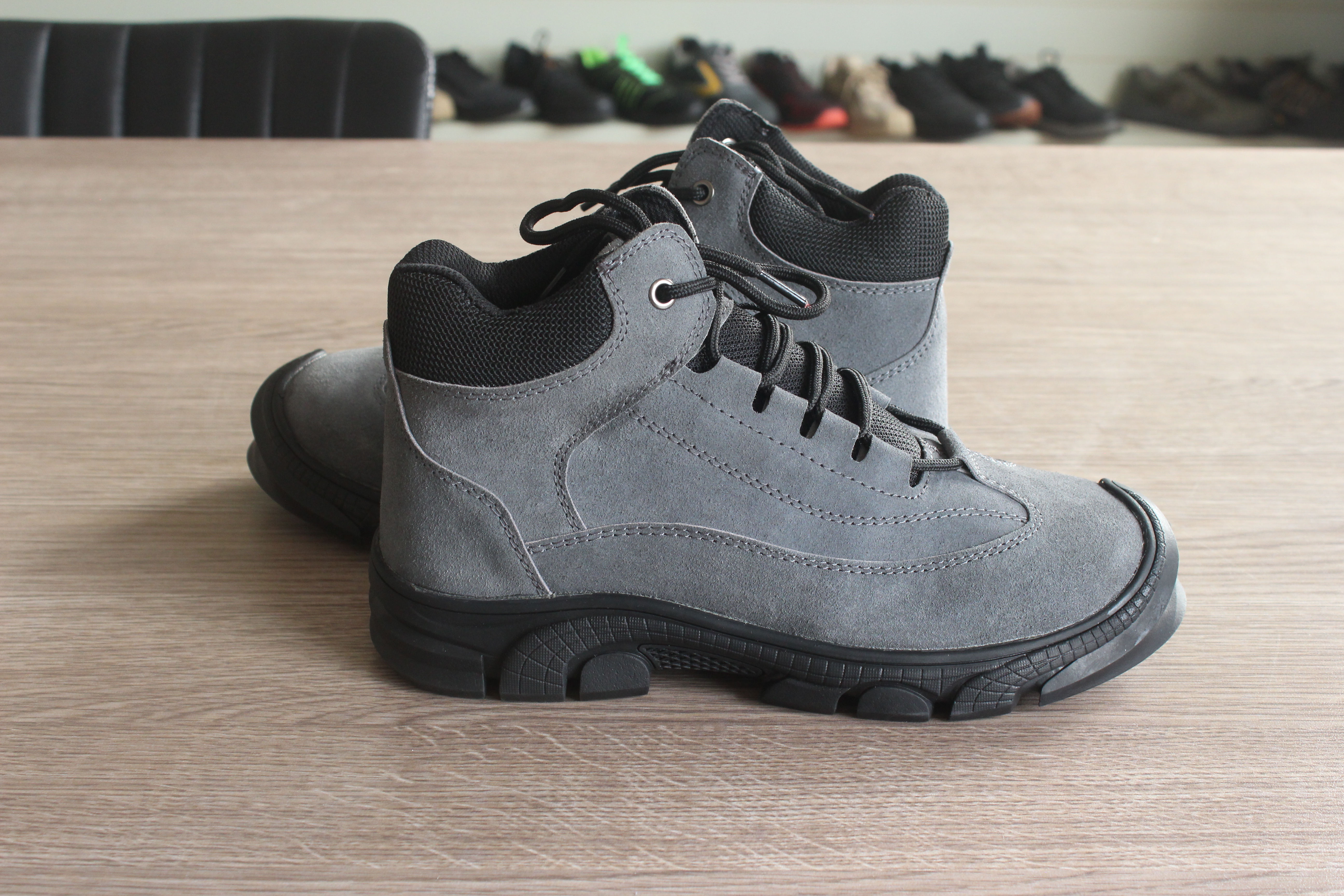 Industrial Construction  Grey Suede Leather Welding Safety Boots Metal Free Rubber Cemented Wear Resistant Mens Work  Boots